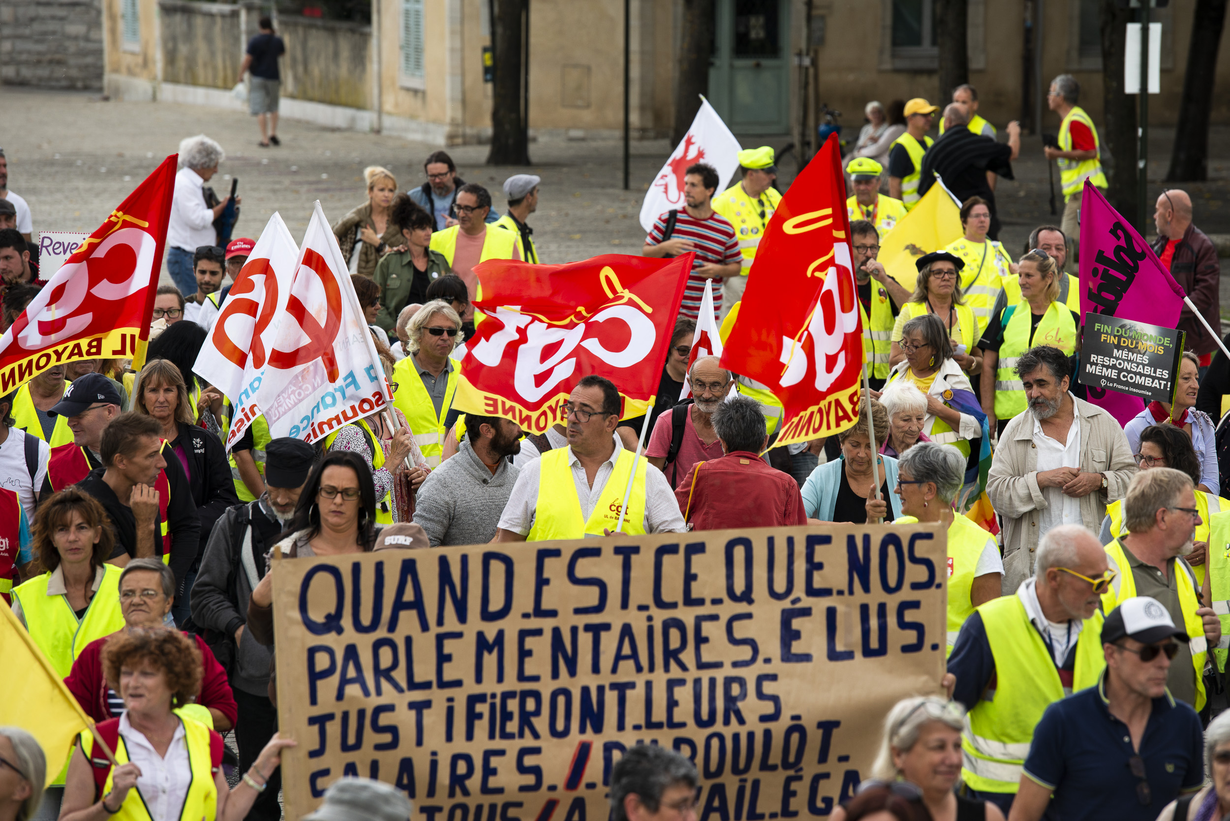 Deux Cents Gilets Jaunes Ont Sillonné Bayonne Euskal