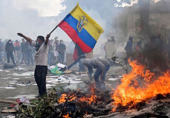 Lenín Moreno, ha decretado el «estado de queda» y «militarización» en el distrito metropolitano de Quito. (Martin BERNETTI / AFP)