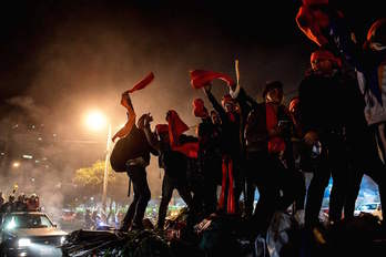 Celebraciones del acuerdo en las calles de Quito. (Martin BERNETTI/AFP)