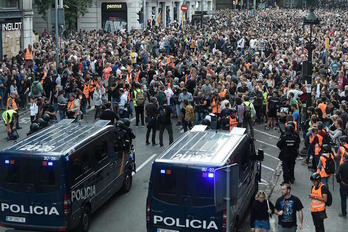 Manifestantes en Via Laietana. (Josep LAGO/AFP)