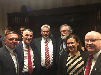 Miguel Díaz-Canel, junto a varios representantes de Sinn Féin, como Gerry Adams y Mary Lou McDonald     @GerryAdamsSF   