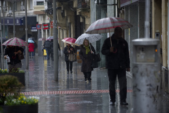 Ia Euskal Herri osoan euria egingo du gaur eta bihar. (Raul BOGAJO/FOKU)