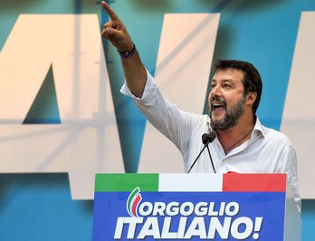 El líder de la Liga, Matteo Salvini, en un mitin el pasado día 19 junto a Fuerza Italia y Hermanos de Italia (Tziana FABI/AFP)