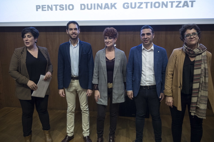 María Solana (Geroa Bai), Sergio Sayas (Navarra Suma), Bakartxo Ruiz (EH Bildu), Toni Magdaleno (PSN) y Neniques Roldán (Unidas Podemos), en el debate de Mayores contra la Crisis. (Jagoba MANTEROLA/FOKU)