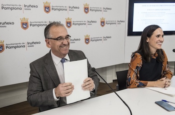 Maya y Echávarri, en la presentación del proyecto de Presupuestos de Navarra Suma para 2020 en Iruñea. (Jagoba MANTEROLA/FOKU)