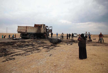 Camión destruido en el ataque que mató al portavoz del ISIS en Jarabulus. (Aaref WATAD/AFP)