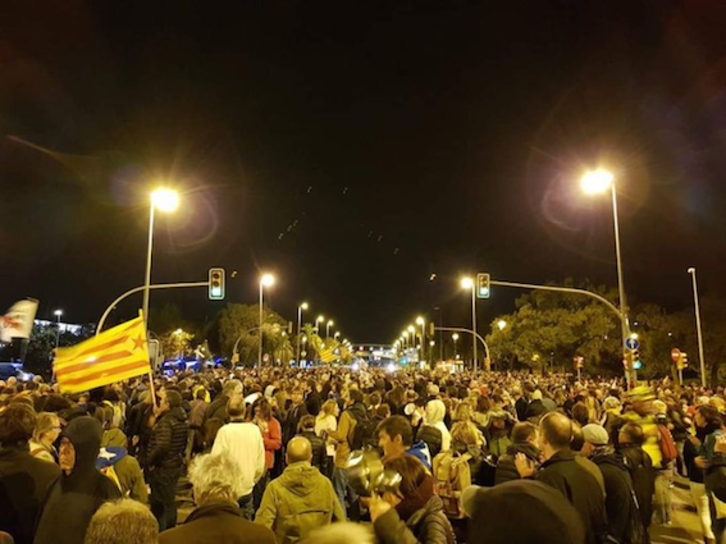 Protesta contra la presencia de Felipe de Borbón en las calles de Barcelona. (@Arran_jovent)