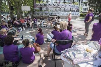 Acampada de las trabajadoras de las residencias de Gipuzkoa, el pasado julio en el Boulevard donostiarra. (Juan Carlos RUIZ/FOKU)