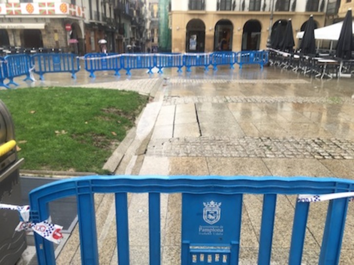 Zona de la plaza del Castillo que se ha visto afectada por el hundimiento del pavimento.