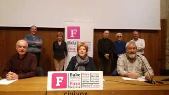 Los representantes del Foro Social, en la rueda de prensa. 