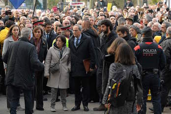 Quim Torra ha estado muy arropado en su llegada al juzgado. (Lluís GENE/AFP)