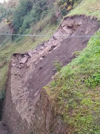 Imagen del derrumbe que se ha producido en la Avenida de Zarautz.