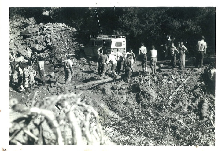 Auzolan en Arrankudiaga tras las inundaciones de 1983