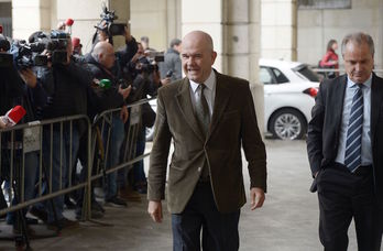 Manuel Chaves, a su llegada al juzgado. (CRISTINA QUICLER / AFP)