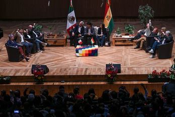 Linera junto a Morales en Ciudad de México.  (Pedro PARDO/AFP)