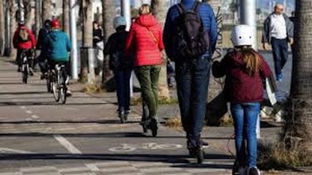 Una campaña supervisará en Iruñea el ‘respeto’ entre peatón, ciclista, VMP y turismos. (POLICÍA MUNICIPAL DE IRUÑEA)