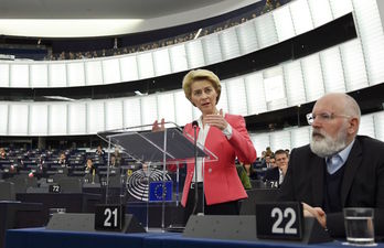 La presidenta de la Comisión Europea, Ursula von der Leyen, durante la sesión de hoy. (AFP)
