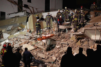 Ya son 35 los muertos por el terremoto en Albania. (Gent SHKULLAKU / AFP)