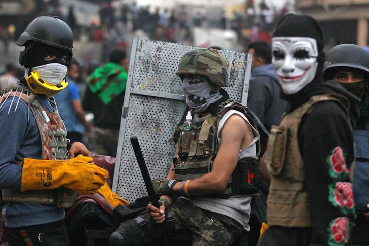 Un grupo de manifestantes, en las calles de Bagdad. (AHMAD AL-RUBAYE / AFP) 