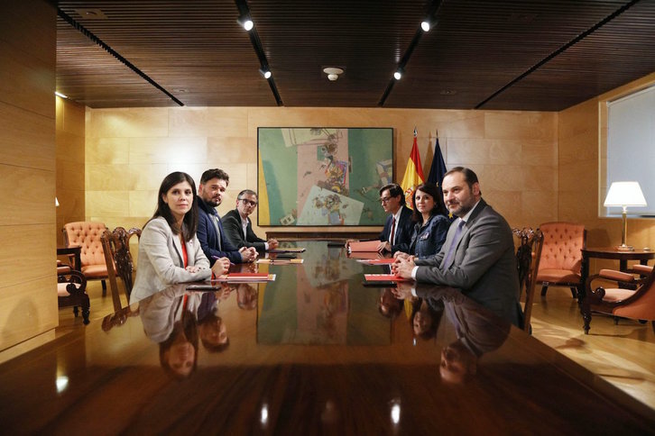 Delegaciones del PSOE y ERC han mantenido un encuentro hoy en Madrid