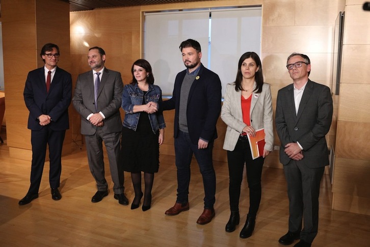 Las delegaciones de PSOE y ERC, en su primera reunión. (PSOE Twitter)