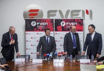 Jose Luiz López Gil, presidente de la FVEM, segundo por la izquierda, en una foto de archivo. (Luis JAUREGIALTZO / FOKU)