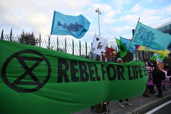 COP25 gailurraren irekieran Extinction Rebellion erakundeko aktibistek eginiko mobilizazioa. (Gabriel BOUYS / AFP)