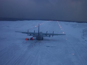 Un avión chileno en la Antártida. (@FACh_Chile)