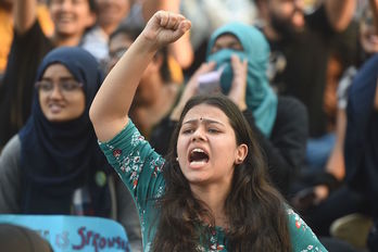 Manifestación celebrada hoy en Mumbai contra la Ley de Ciudadanía. (Punit PARANJE/AFP)