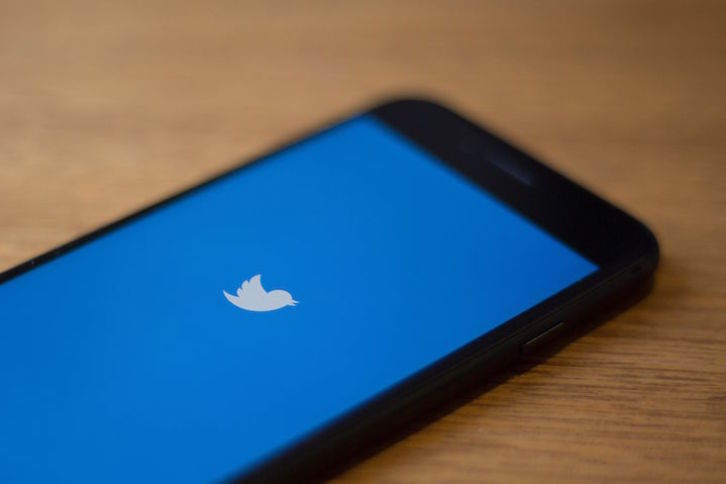 Twitter ha eliminado cerca de 6.000 cuentas y decenas de miles más automatizadas. (Alastair PIKE/AFP)