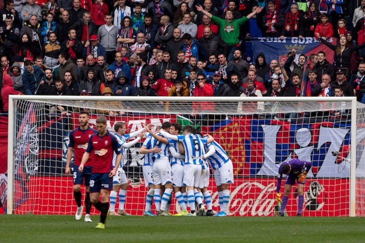 La Real celebra uno de sus goles (Iñigo URIZ / FOKU)