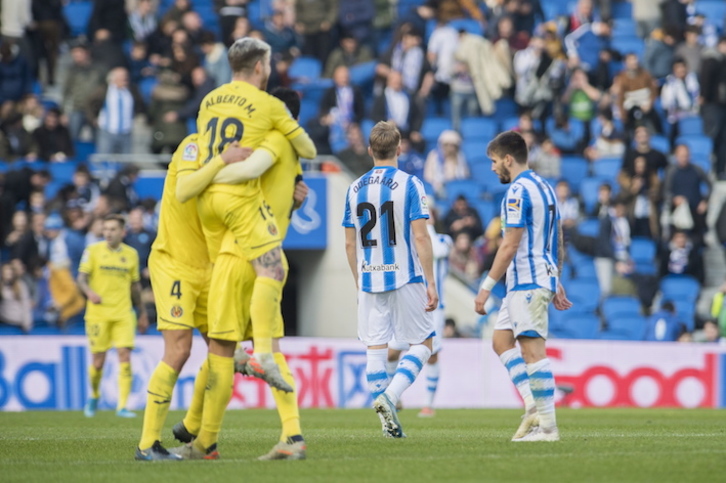 Odegaard y Portu, cabizbajos tras el segundo gol del Villarreal. (Juan Carlos RUIZ/FOKU)