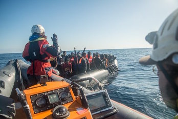 Libiatik ihesi zihoazen 60 lagun erreskatatu zituen atzo Sea Watchek. (@seawatchcrew) (