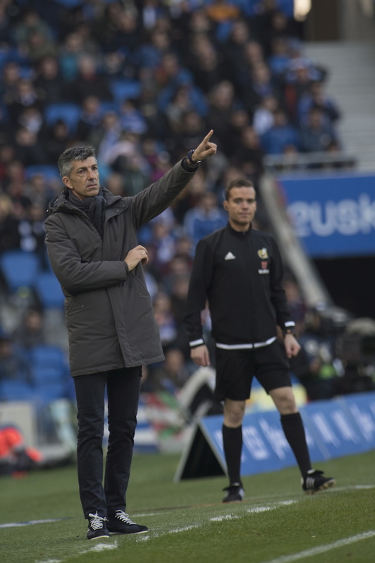 Imanol dirige a sus jugadores ante el Villarreal. (Juan Carlos RUIZ/FOKU)