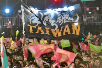 Seguidores de Tsai Ing-wen celebran la victoria en Taipei ( SAM YEH | AFP)