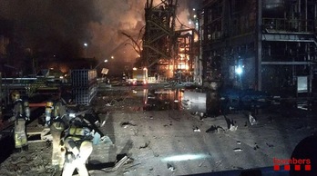 Imagen de la petroquímica tras la deflagración. (Bomberos Generalitat)