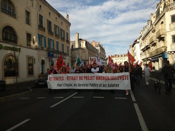 Pentsioen erreformaren kontrako manifestariak Baionan. KAZETA.INFO