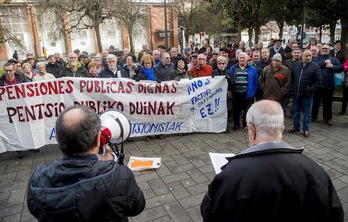 Laudioko pentsiodunen elkarretaratzea, mobilizazioen bigarren urteurrenean. (Luis JAUREGIALTZO / FOKU)