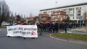 Manifestación en Berriozar contra las casas de apuestas. 