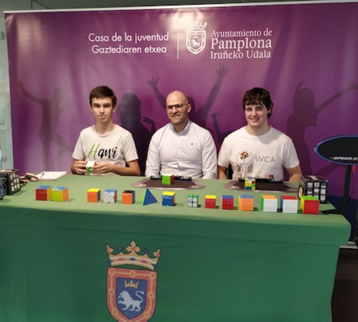 Presentación de la cuarta edición del campeonato oficial de cubos de Rubik de Iruñea. (AYUNTAMIENTO DE IRUÑEA)