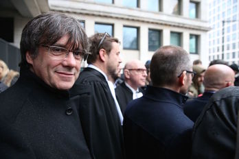 El president Carles Puigdemont, a su salida del tribunal belga. (François WALSCHAERTS/AFP)