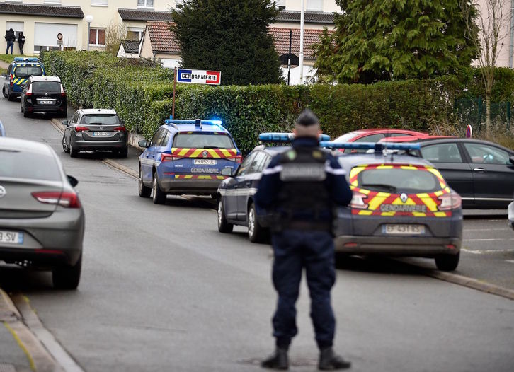 Dieuze-ko Jendarmeria erasoaren ostean (Jean-Christophe VERHAEGEN/AFP)