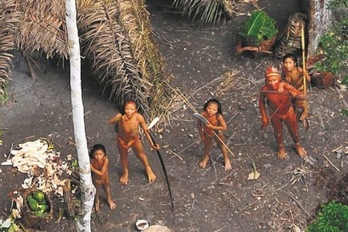 Una de las tribus aisladas en el Amazonas, en una imagen aérea. (AFP)