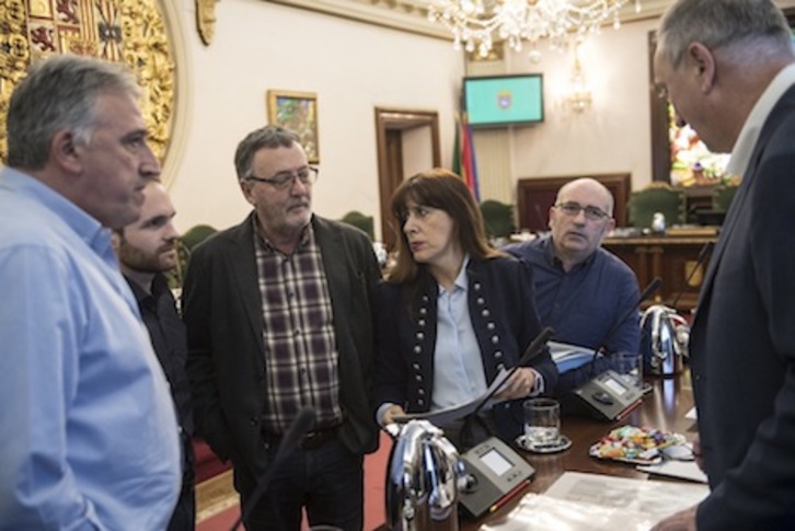 Los representantes de EH Bildu, PSN y Geroa Bai, en el Pleno del Ayuntamiento de Iruñea. (Jagoba MANTEROLA/FOKU)