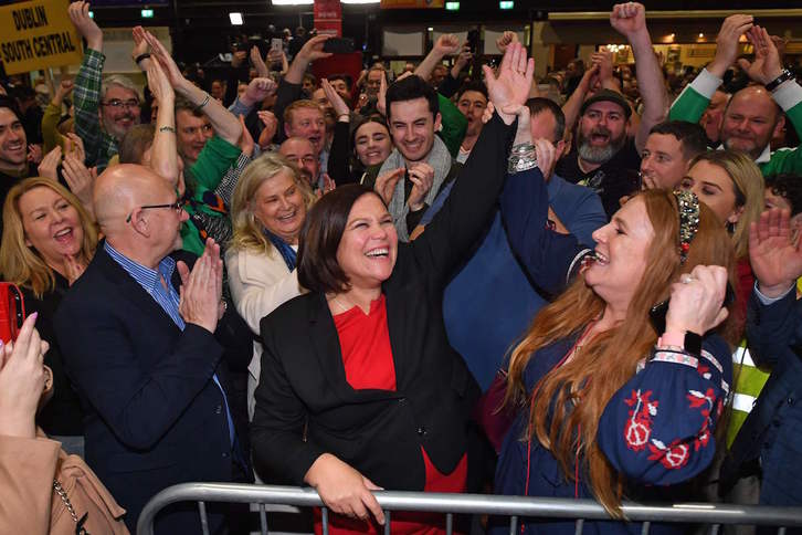 La presidenta del Sinn Féin, Mary Lou McDonald, celebró ayer la victoria. (Ben STANSALL / AFP)