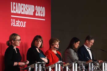 Rebecca Long-Bailey, Jess Phillips, Emily Thornberry, Lisa Nandy y Keir Starmer, en un debate anterior. (Paul ELLIS / AFP)