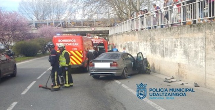 Imagen del accidente registrado en Sanduzelai. (POLICÍA MUNICIPAL DE IRUÑEA)