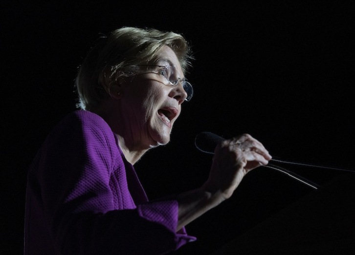 Elizabeth Warren, dando un mitin en las primarias en California. (Mark RALSTON/AFP)