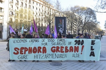 Concentración de trabajadoras de SEPHORA ante el Parlamento de Nafarroa. (Idoia ZABALETA/FOKU)