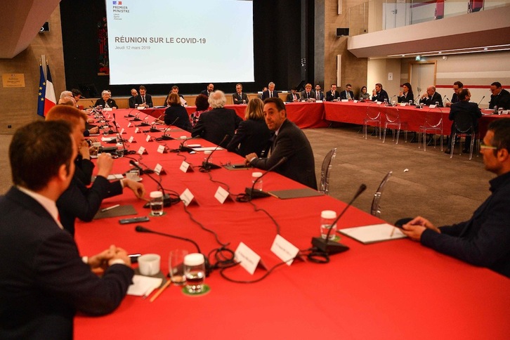 La reunión que ha comenzado esta mañana en Matignon presidida por el primer ministro, Edouard Philippe. (Christophe ARCHAMBAULT | AFP)